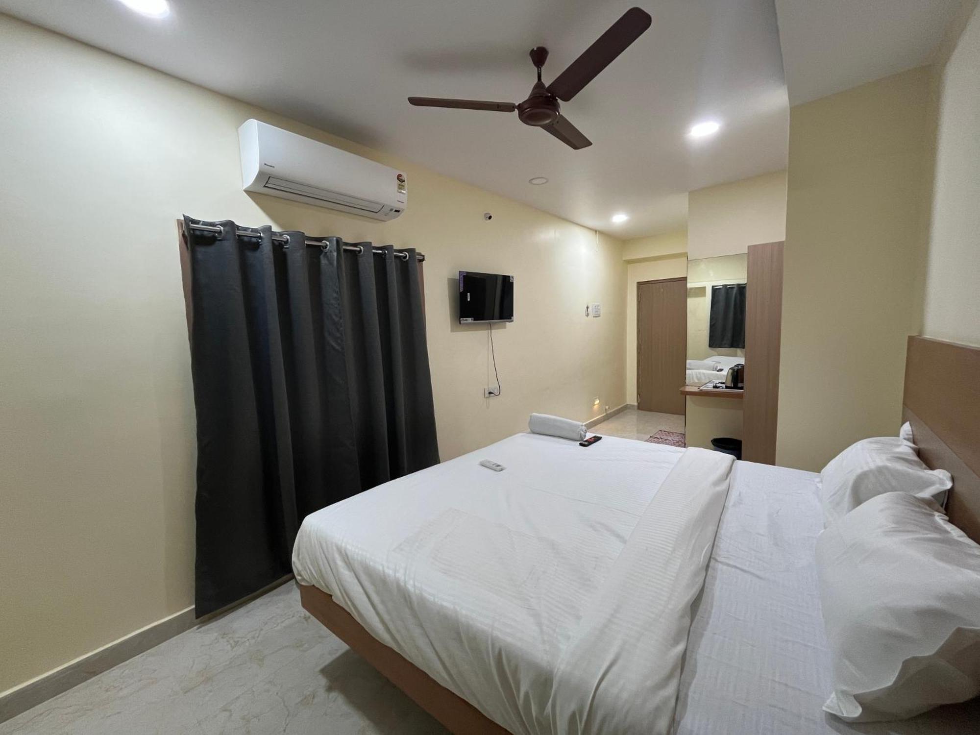 Hotel Elite Swagath Grand Hyderabad Esterno foto